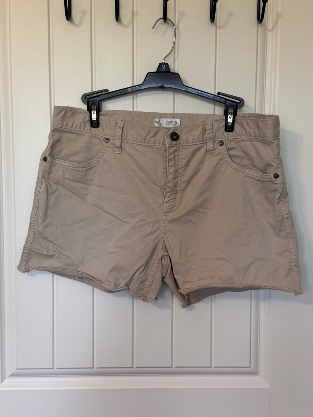 Carve Designs Oahu 4" Khaki Raw Hem Shorts Women's Size 10
